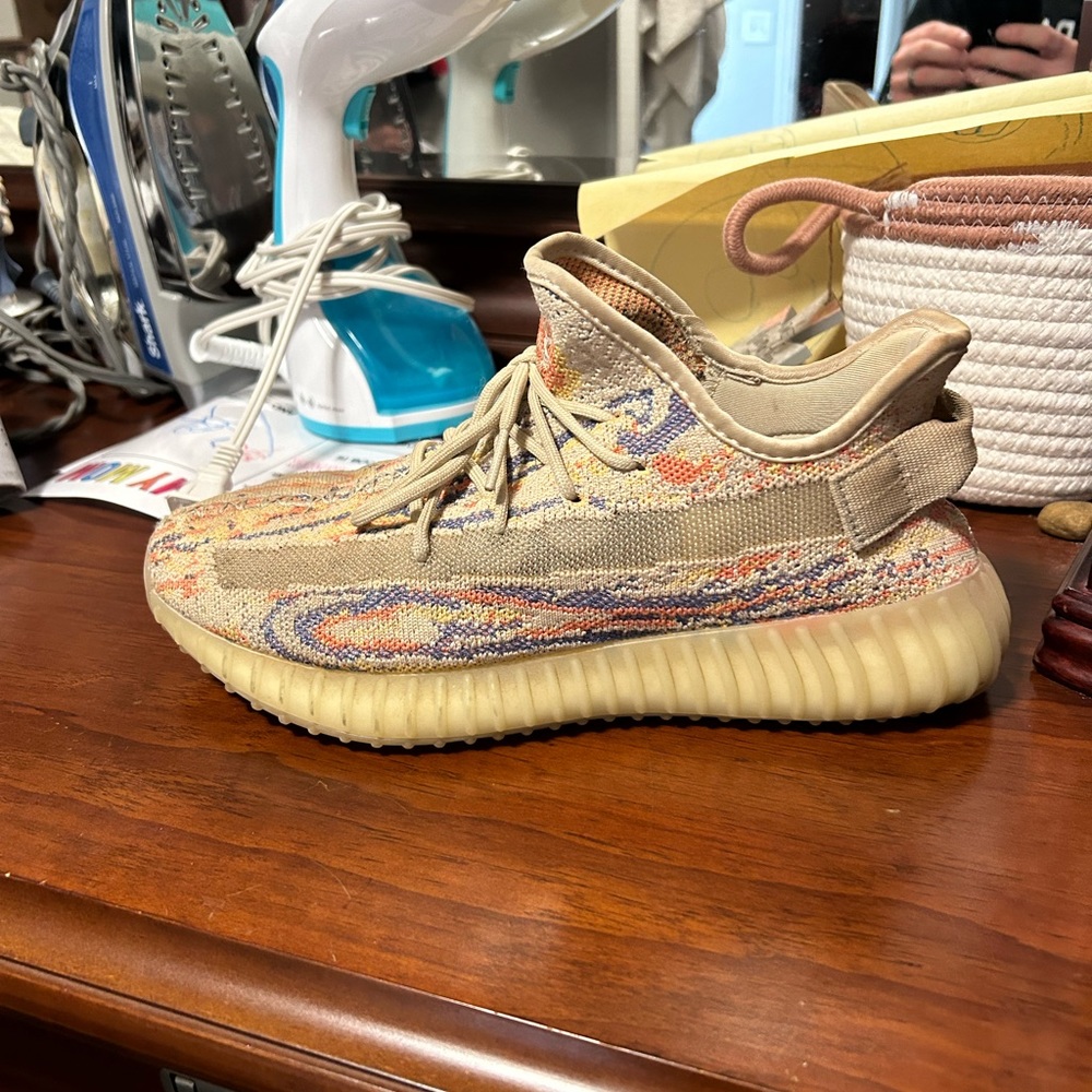 “Yeezy Boost 350 V2 “MX Oat”